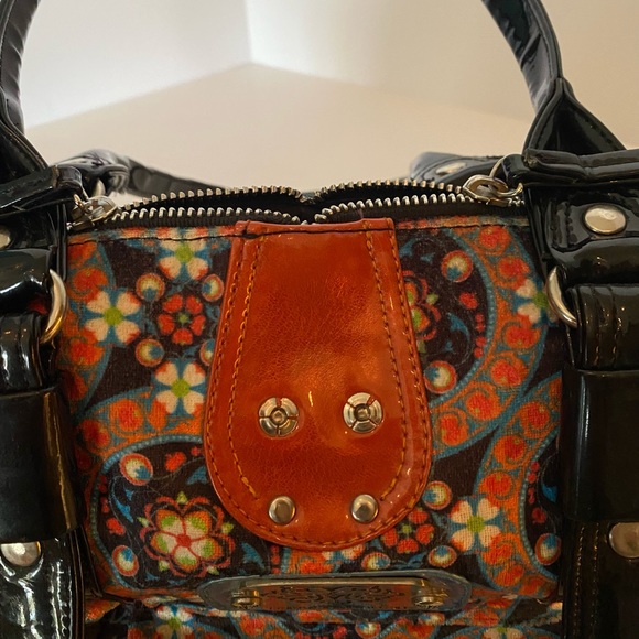 Large vibrant purse/bag with multiple zippers and snaps. Made in Mexico. - Picture 8 of 16